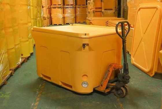 емкость 1000L изолировала материал пены PU PE контейнера рыб